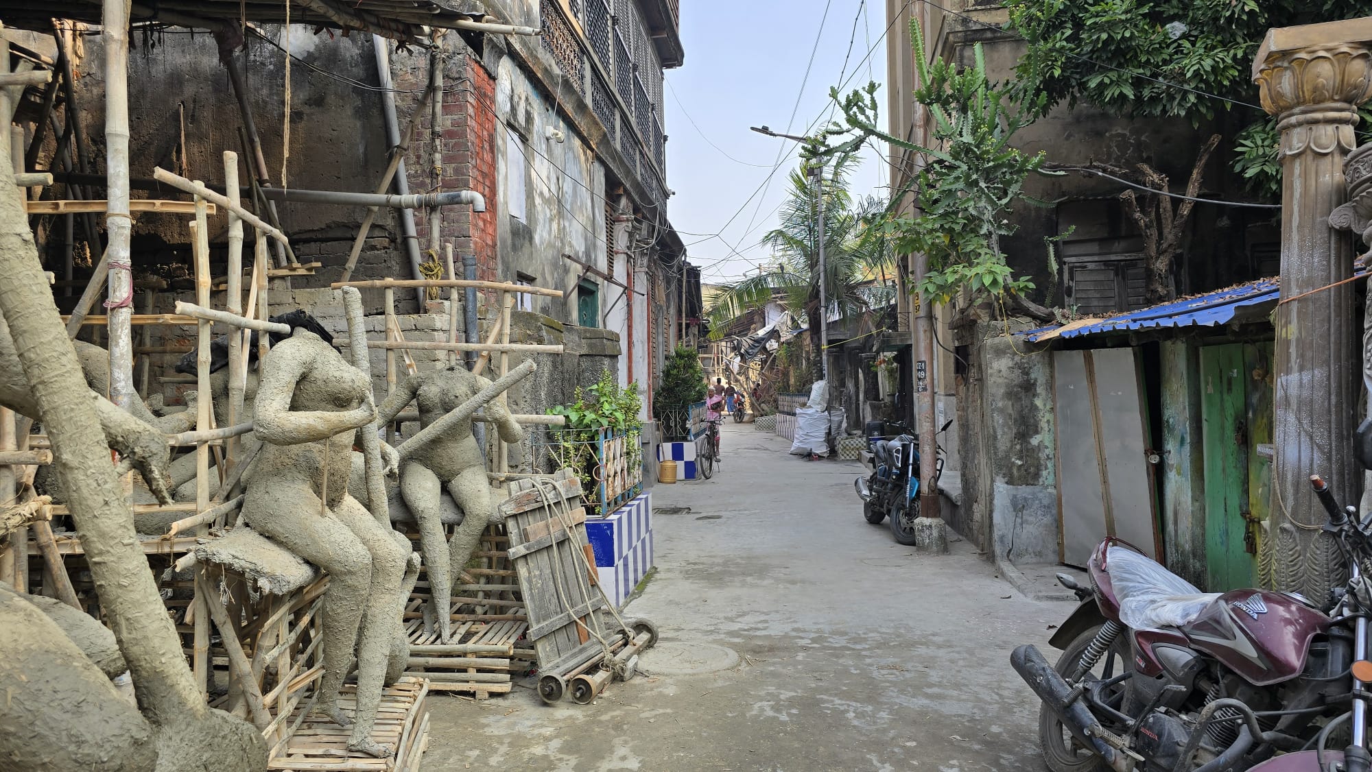 Finding Maa Durga in the Heart of Kumartuli – A Tale of Faith and Determination